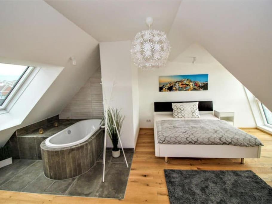 Luxury 2-Floor Rooftop Apartment With Terrace In The City Center Виена Екстериор снимка