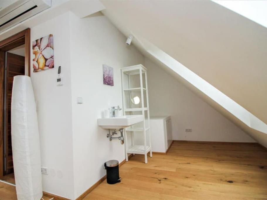 Luxury 2-Floor Rooftop Apartment With Terrace In The City Center Виена Екстериор снимка